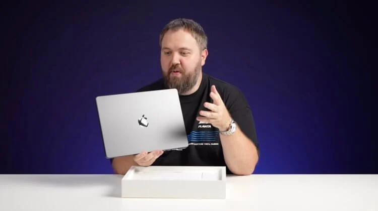 Российский блогер первым показал MacBook Pro M4 до официальной презентации (видео)