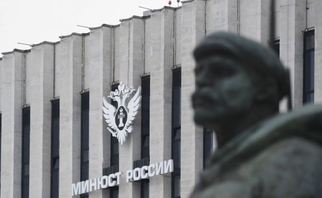 Минюст РФ объявил иноагентами комика Дениса Чужого и проект «Говорит НеМосква»