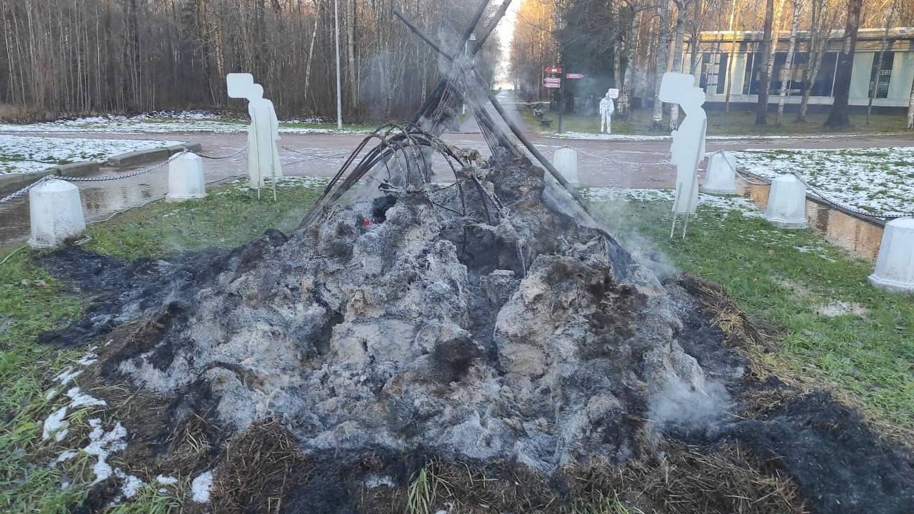 В Сестрорецке сгорел шалаш Ленина: подробности инцидента