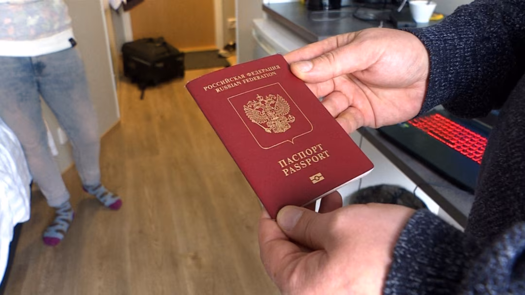 Добровольцы по принуждению: паспорт или фронт