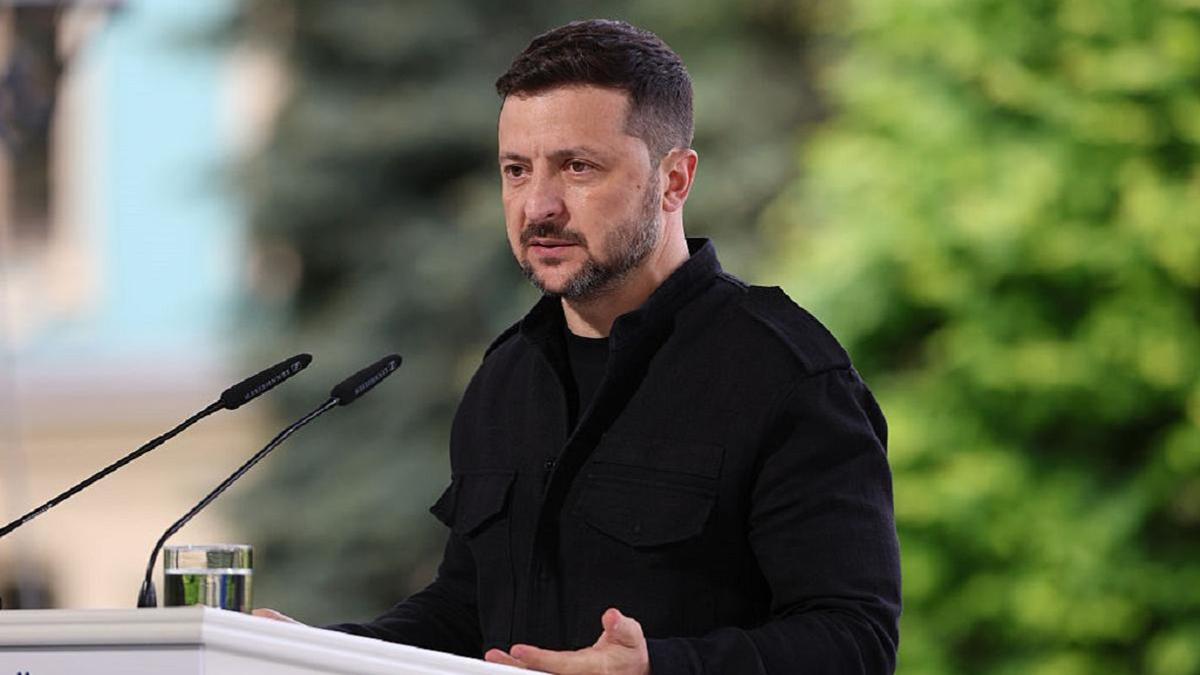 Пауза под вопросом: Зеленский ждёт Путина в Стамбуле, пока дроны летят над Украиной