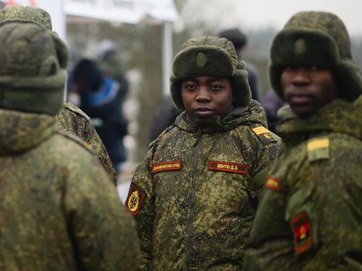 Без Паспорта — Но С Ружьём: Россия расширяет армию за счёт лиц без гражданства
