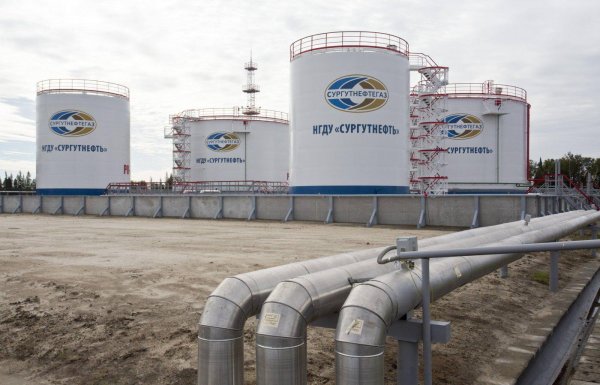 Нефть в плюсе, а деньги в минусе: “Сургутнефтегаз” ушёл в убыток и сократил тысячи