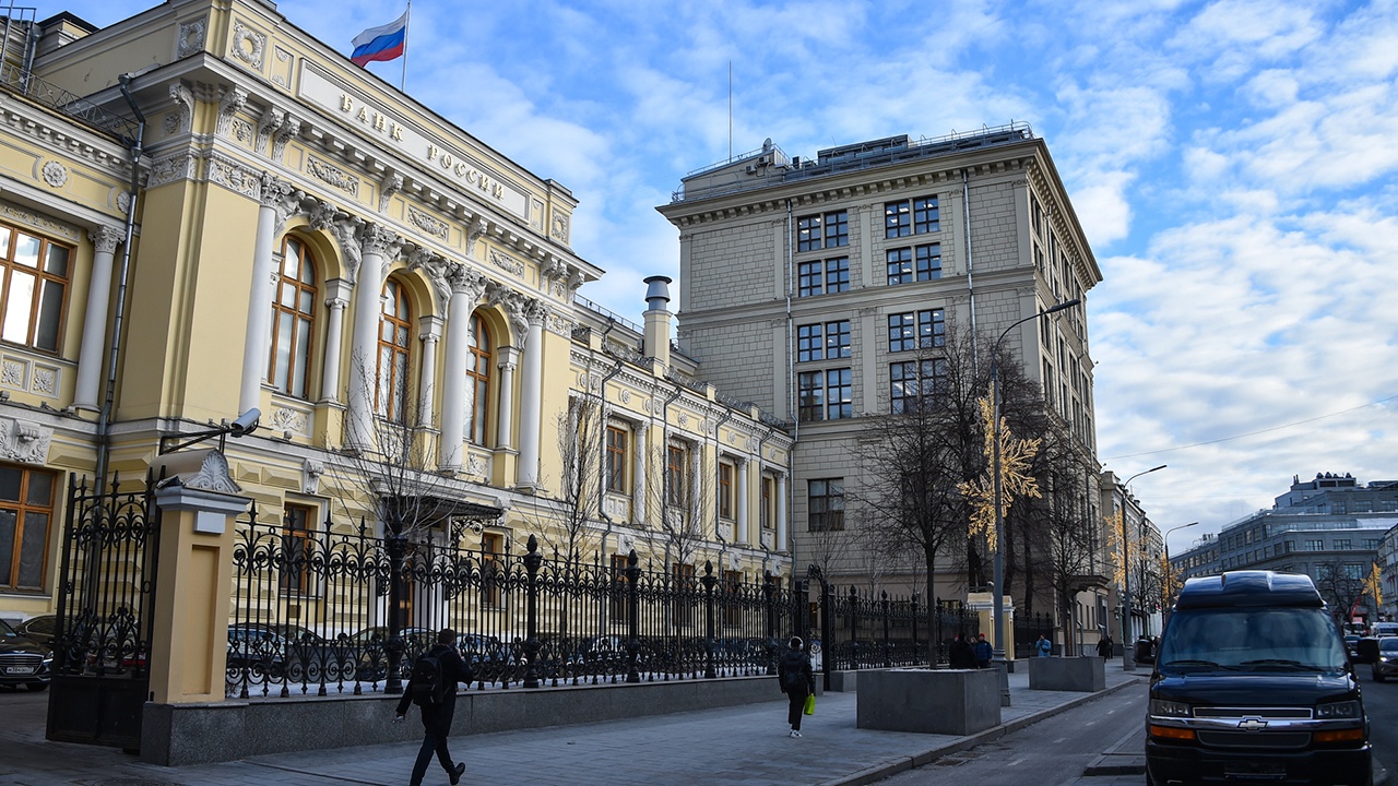 Центробанк Удивил: ставка 20% давит на рубль и кредиты