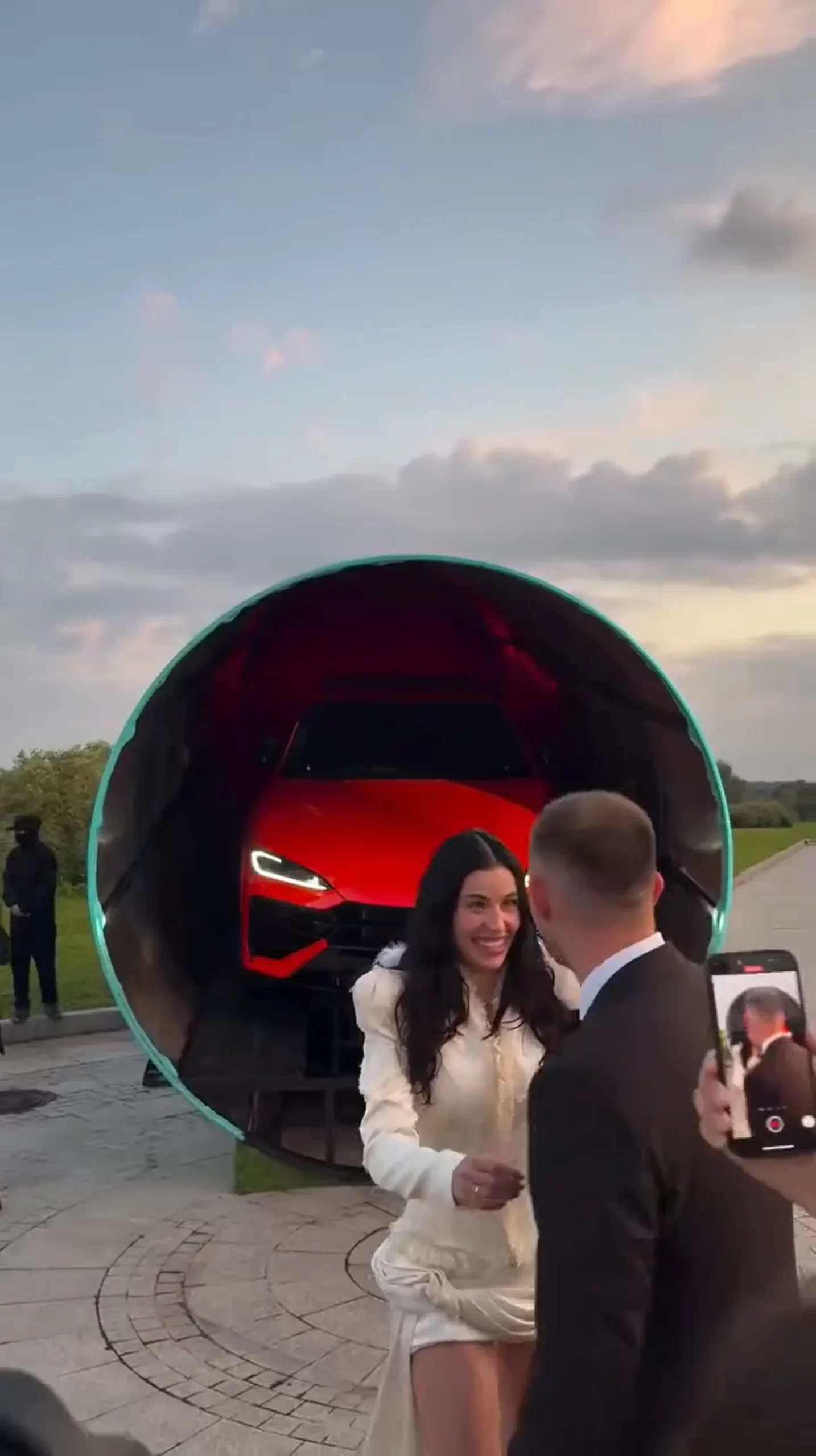 «Я в шоке!»: Литвин подарил жене Lamborghini Urus за 40 млн
