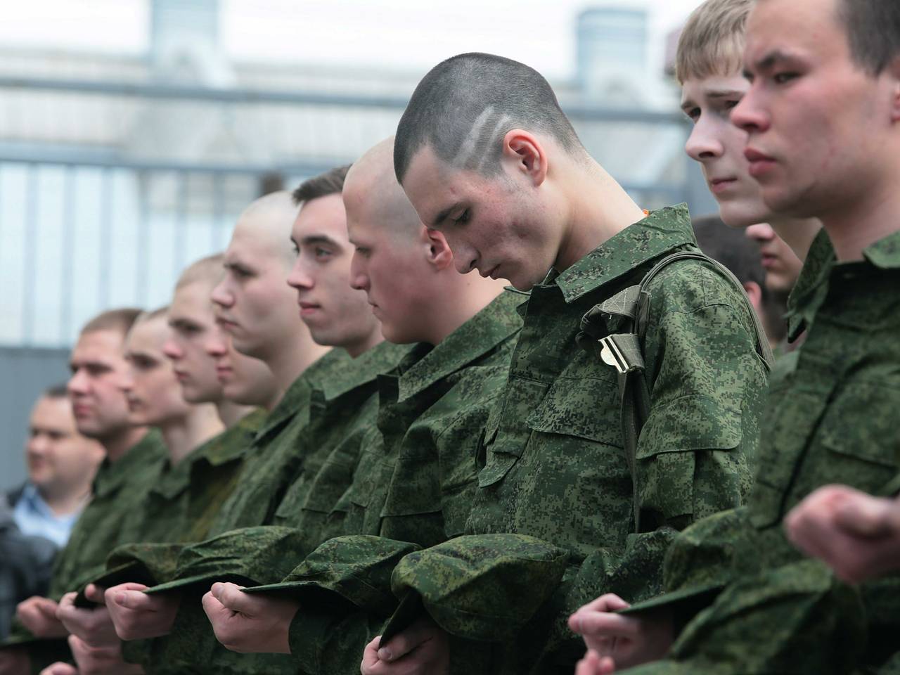 «Армия Всегда Ждёт»: призыв станет бесконечным