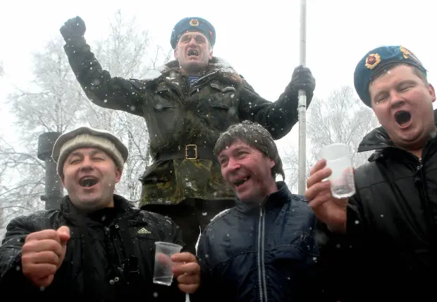 Водка по 349 рублей: россияне стали пить меньше