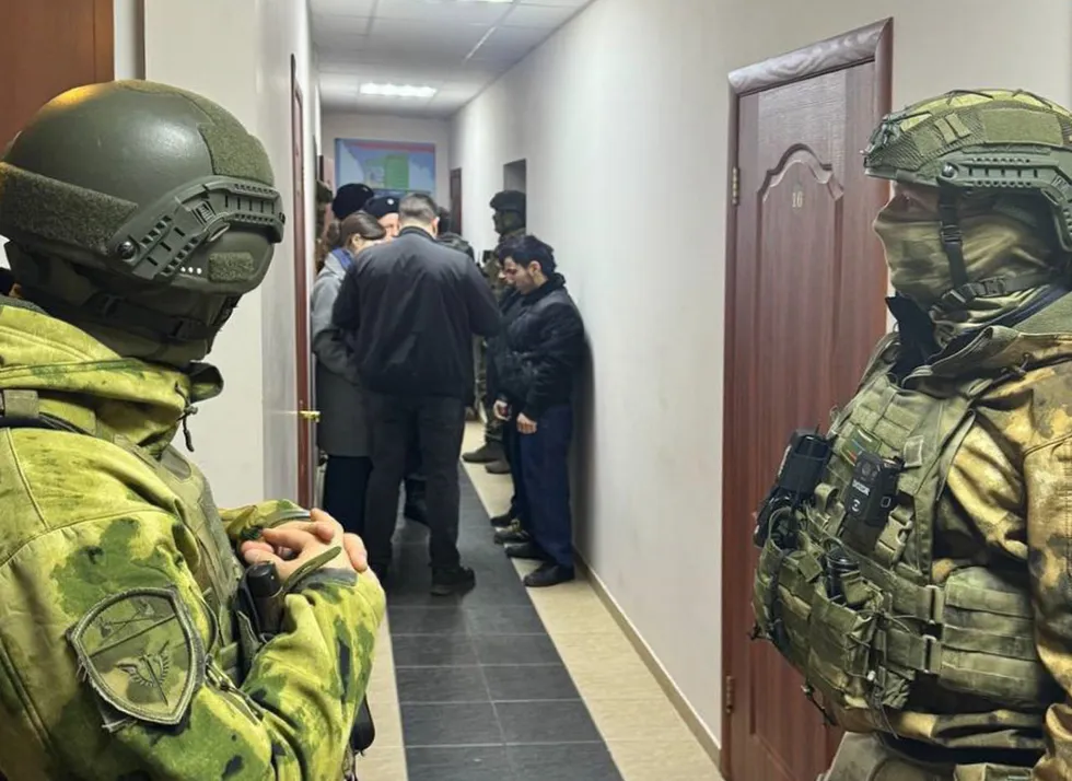 От рейдов до запрета школ: Россия ужесточает курс против мигрантов