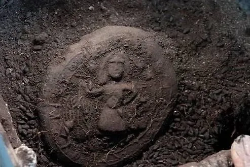 Хлеб веков: в Турции нашли просфору с образом Иисуса-сеятеля