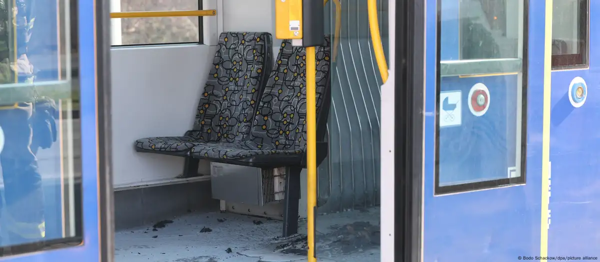 Суд в Гере: грузин поджег жену прямо в трамвае