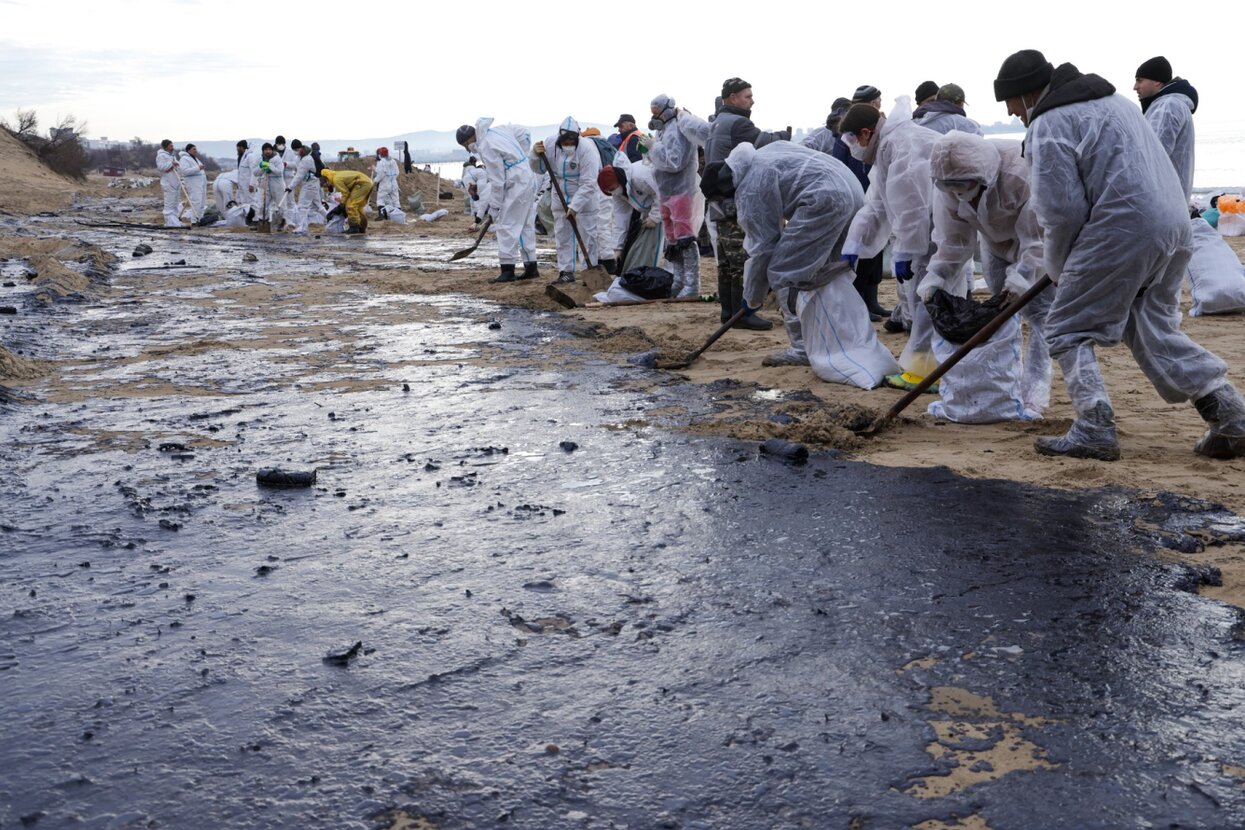 В Черном море найдено новое мазутное пятно