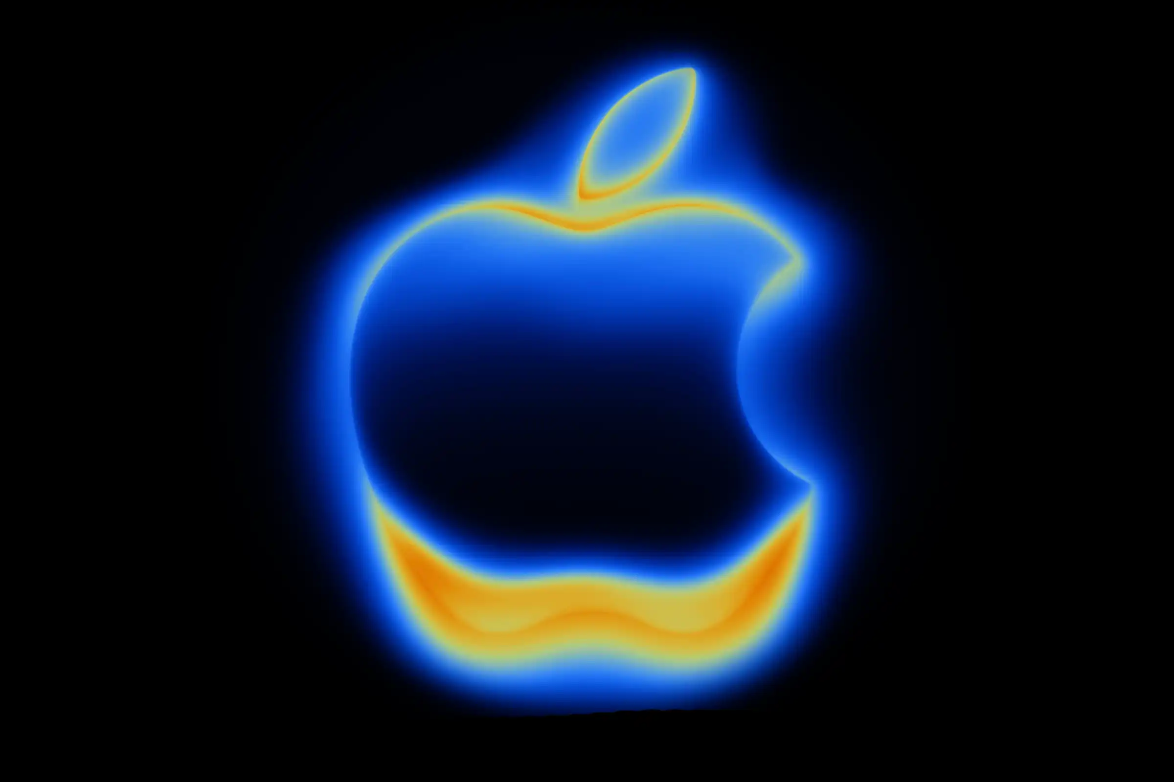 «Мне его подкинули»: российские блогеры сорвали Apple-шоу