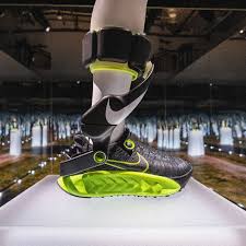 Nike придумал кроссовки с мотором: человек-молния уже не фантастика