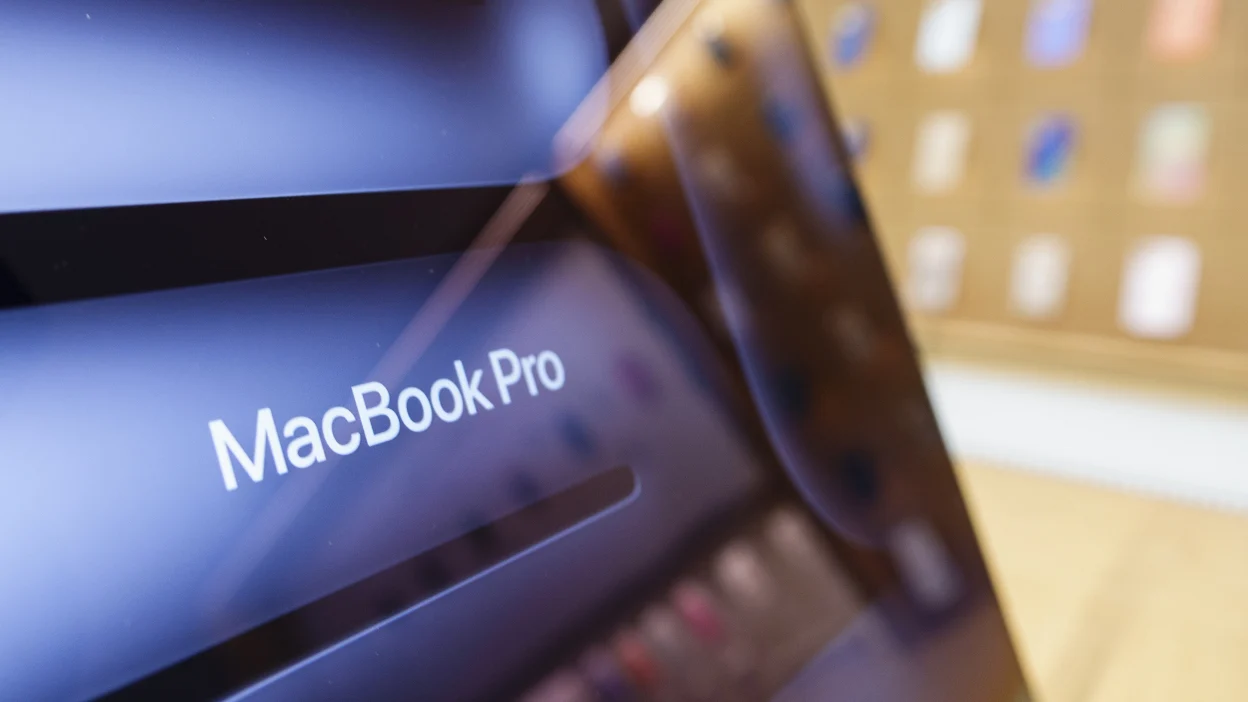 Apple наконец-то трогает экран: сенсорный MacBook Pro