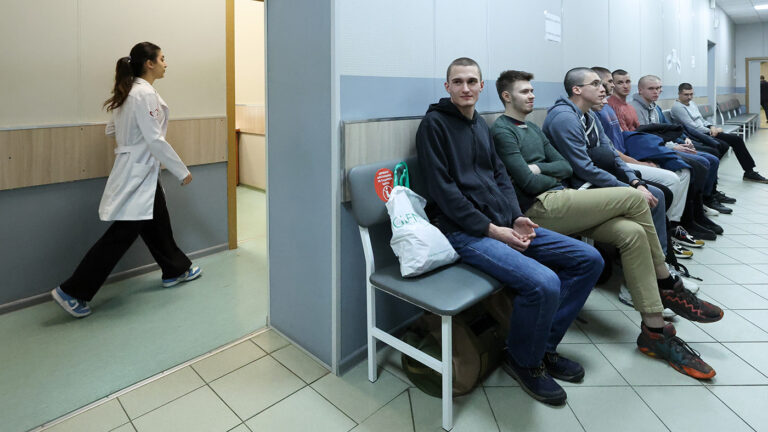 Госдума запустила «военомарафон»: в России вводят круглогодичный призыв