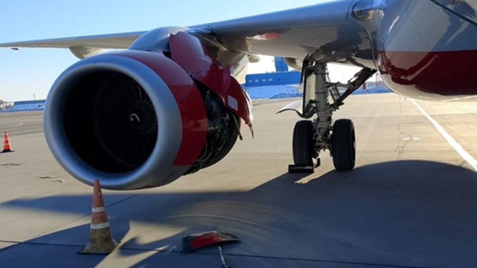 Экстренная посадка SSJ100: обшивка исчезла в воздухе