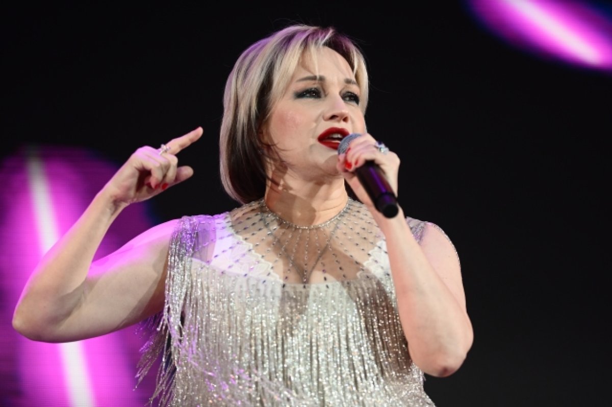 Зумеры возвращаются в прошлое: почему песни 90-х снова в моде