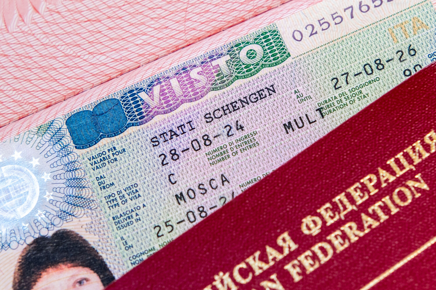 Евросоюз запретил выдачу мультивиз россиянам