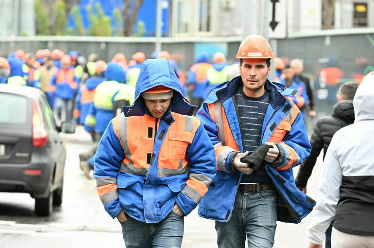 Иностранцам без контракта не рады: ВНЖ в России связали с армией