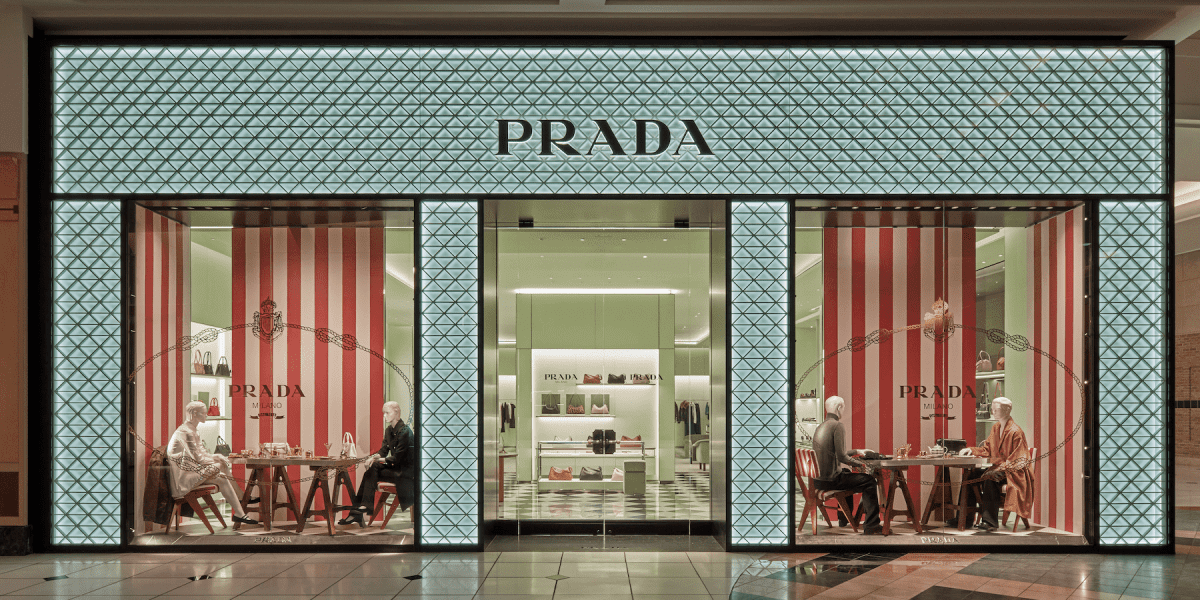 Versace переходит к Prada после многолетней охоты