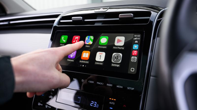Сенсорные экраны в автомобилях признали опаснее телефонов