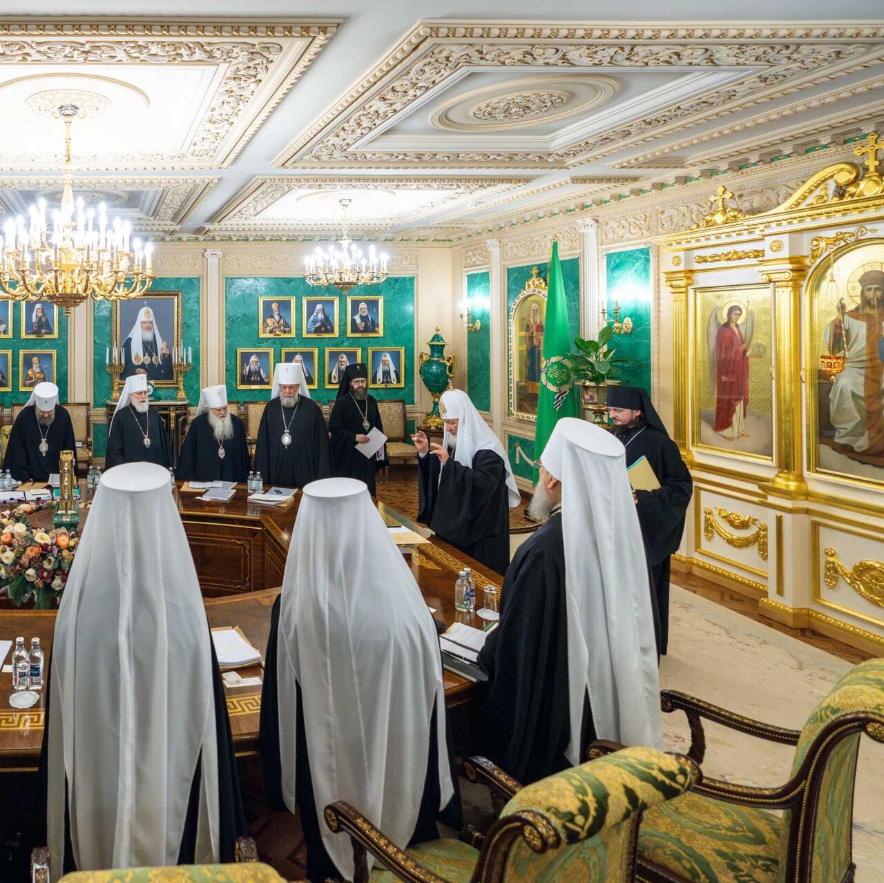 Падение рождаемости в России: РПЦ отвечает молебном «о вразумлении» женщин