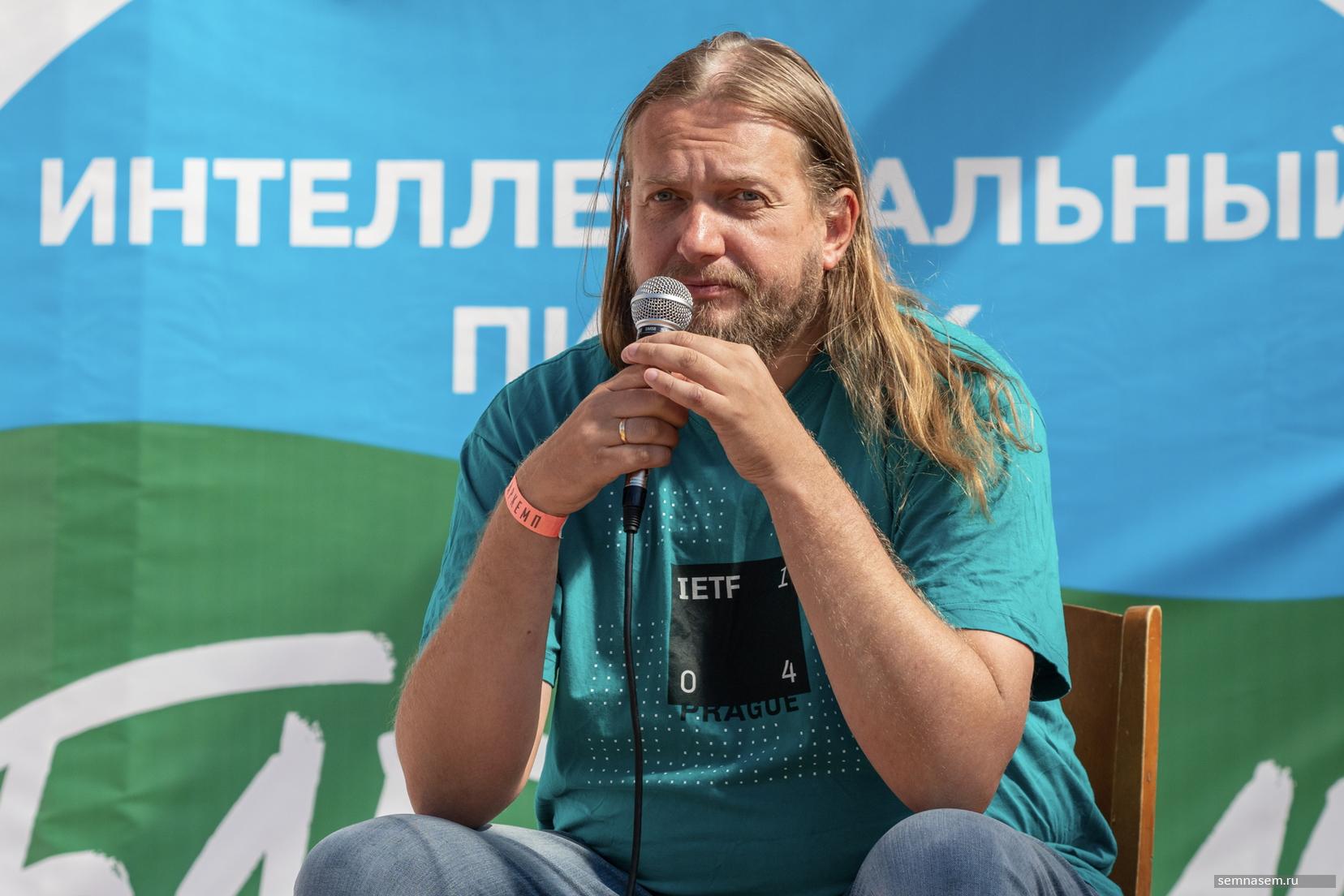 Александр Исавнин