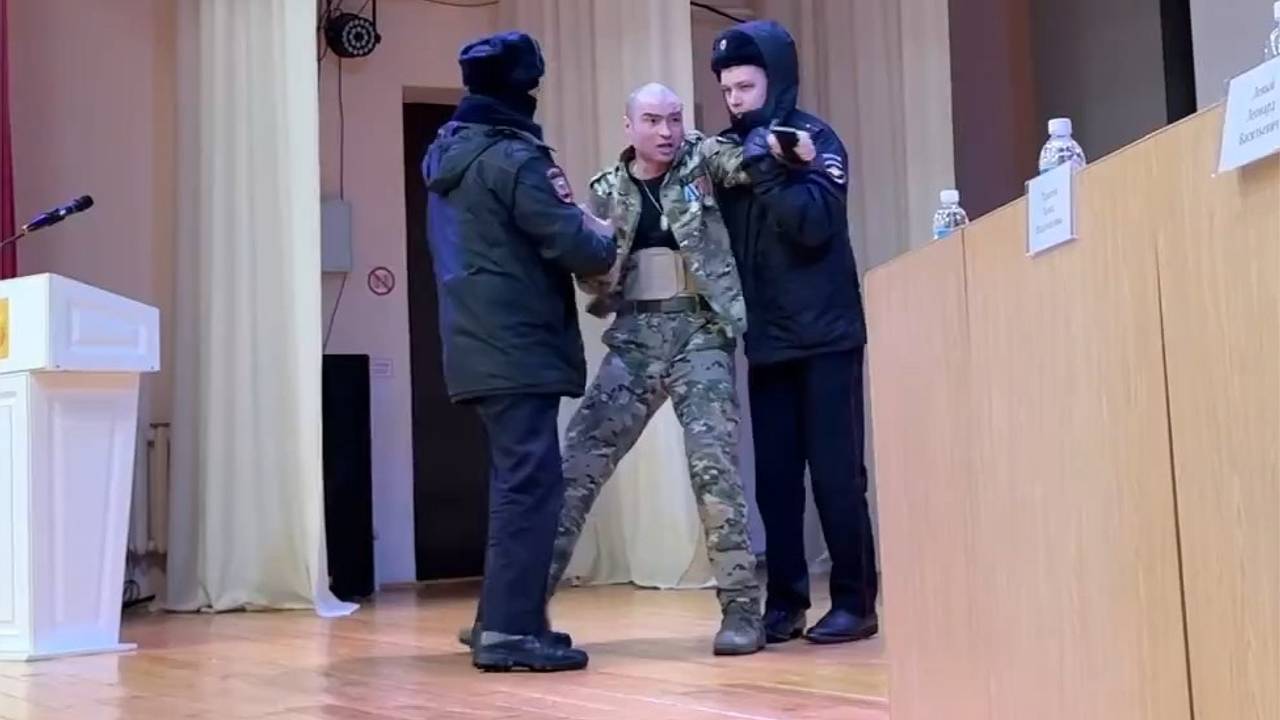 В Чувашии пытались выгнать ветерана СВО с собрания