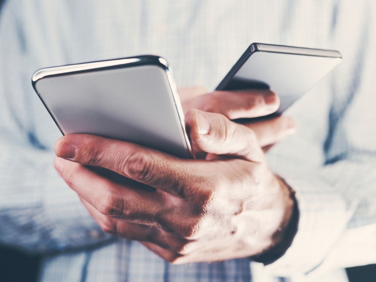 Чиновники покупают вторые телефоны: почему министры боятся мессенджера Max