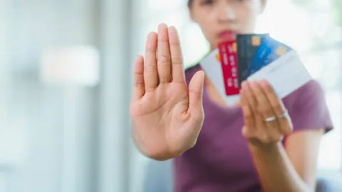 Взять кредит стало сложнее: рынок займов в Казахстане остывает