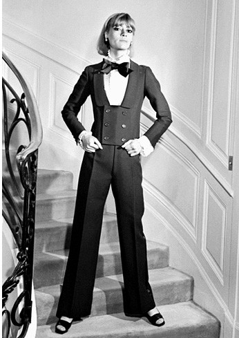 costum de pantaloni din secolul al XX-lea