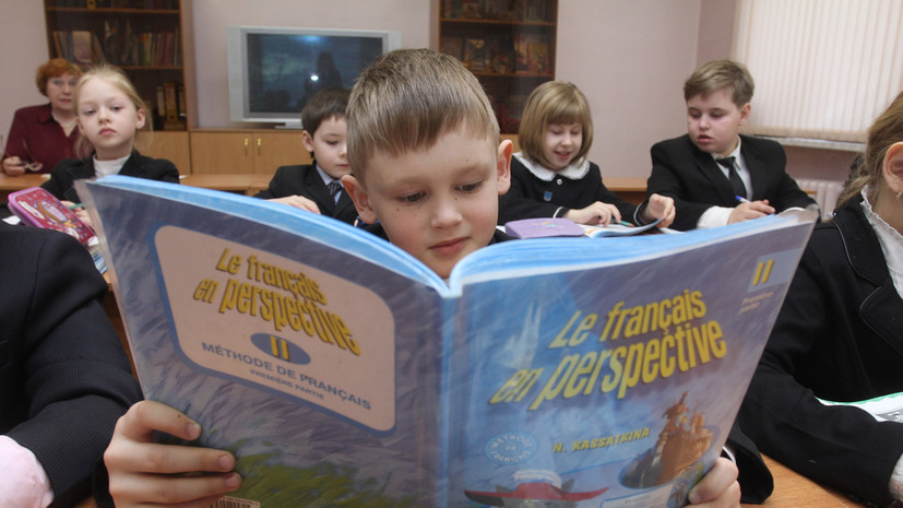 Одного хватит: Минпросвещения РФ не заставит школьников учить второй иностранный