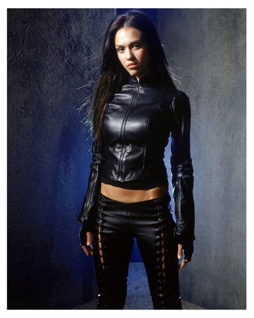 Джессика Альба "Қараңғы періште" фильмінде