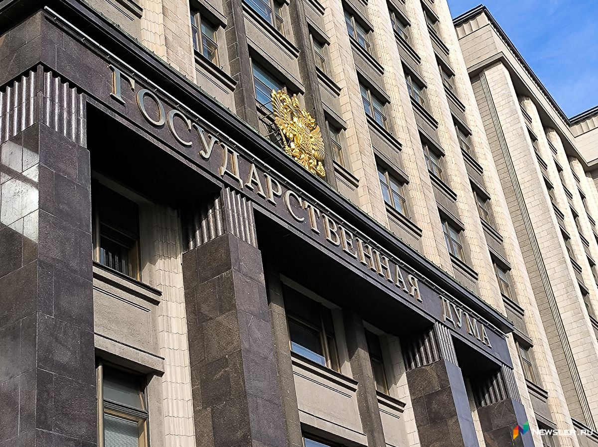 Большой брат в смартфоне и ГОСТ на ногти: полный разбор апрельских реформ в РФ