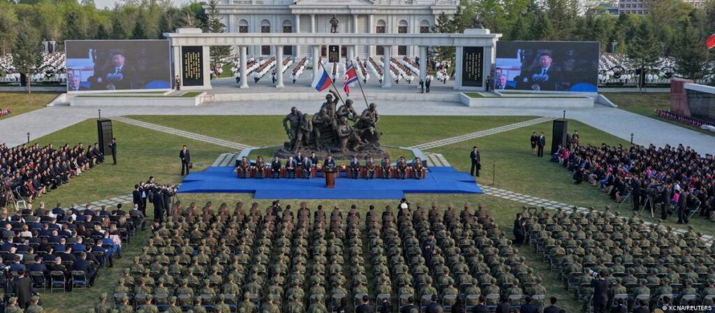 Украинада қаза тапқан Солтүстік Корея сарбаздарына арналған ескерткіш