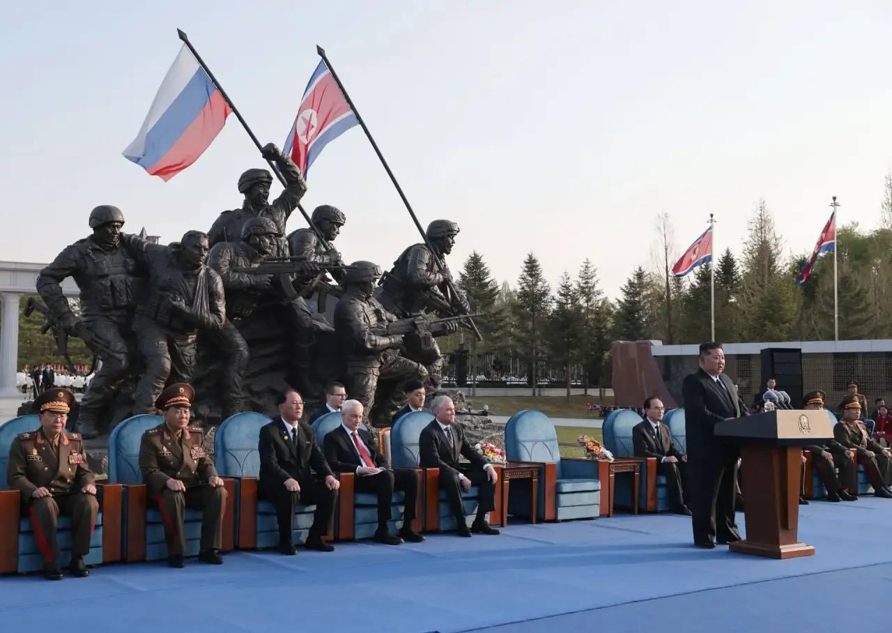 ქვაზე დაწერილი სახელები: ფხენიანისა და მოსკოვის ალიანსის ტრაგიკული ფასი