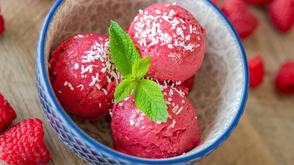 Înghețată de banane și fructe de pădure