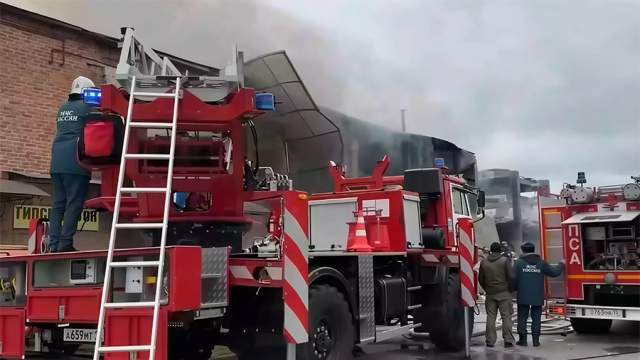 Огненное ЧП в Осетии: взрыв склада пиротехники разрушил здание в центре Владикавказа