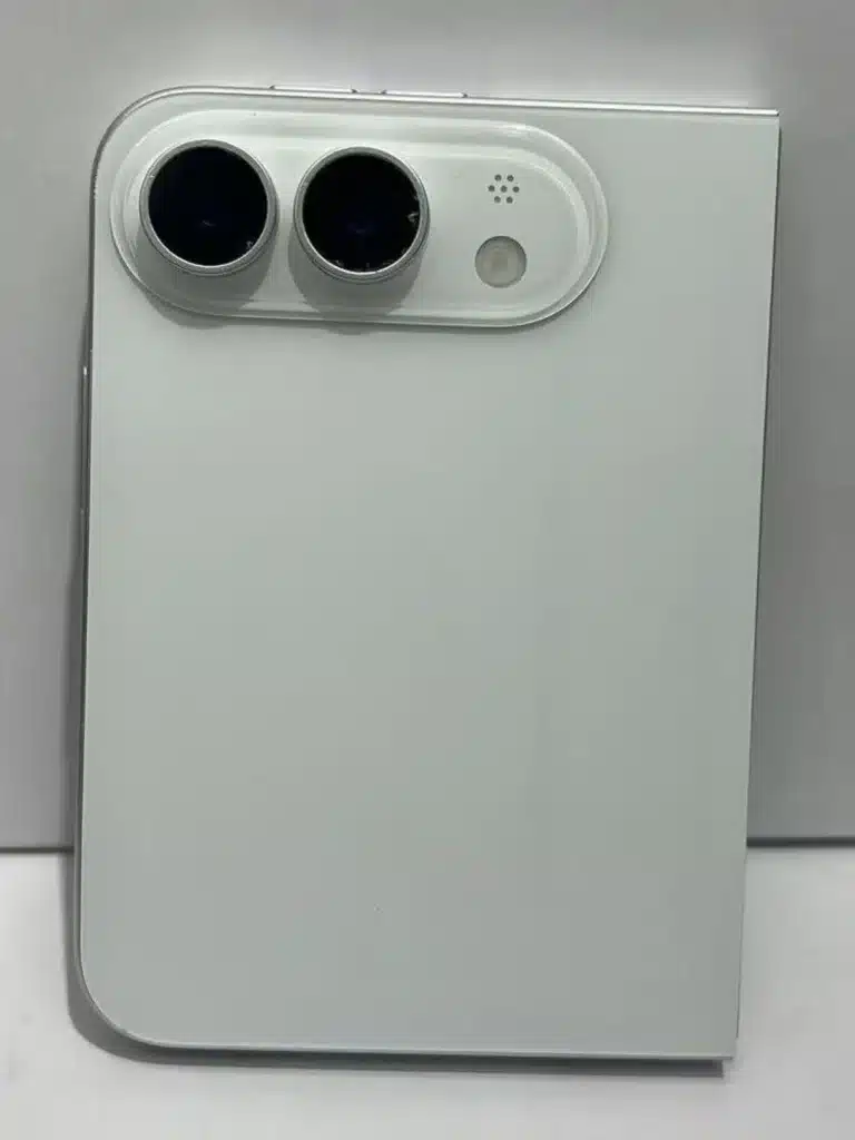 iPhone-ul pliabil promite cea mai invizibilă cută de pe piață
