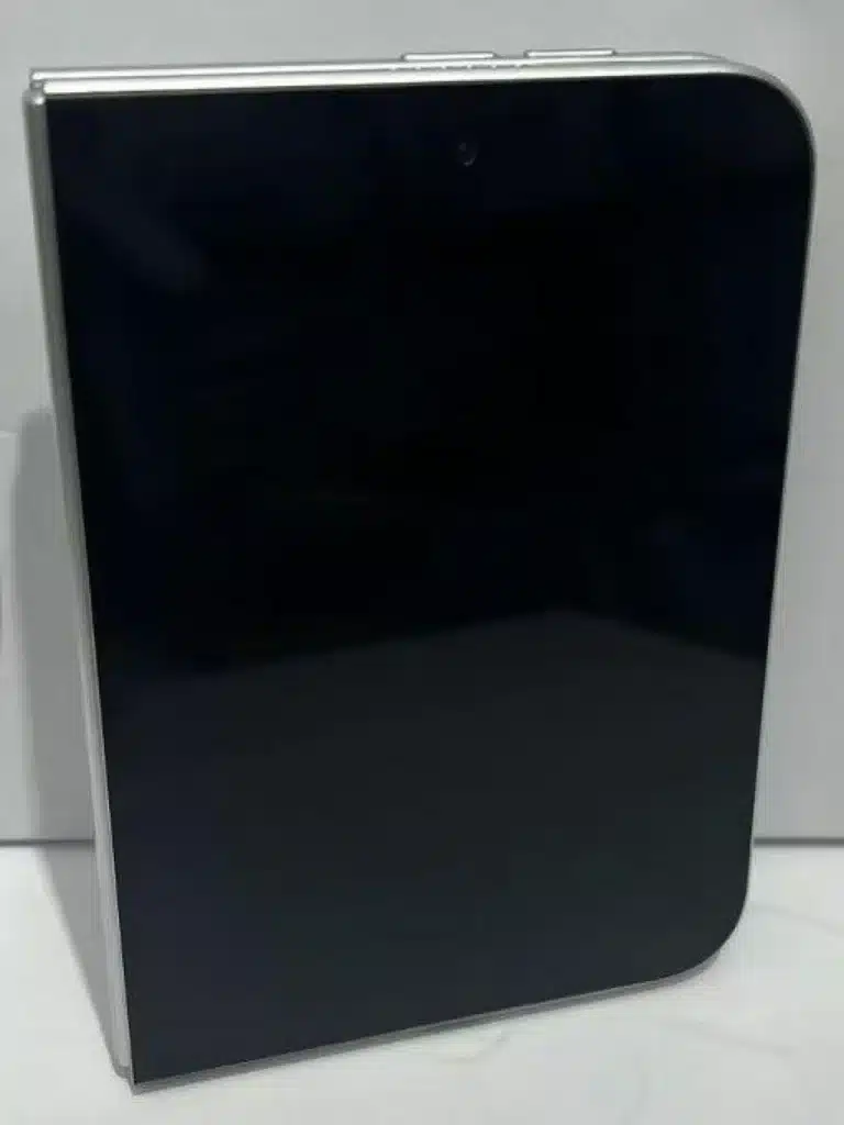 Apple face eforturi extreme pentru a obține o carcasă mai subțire