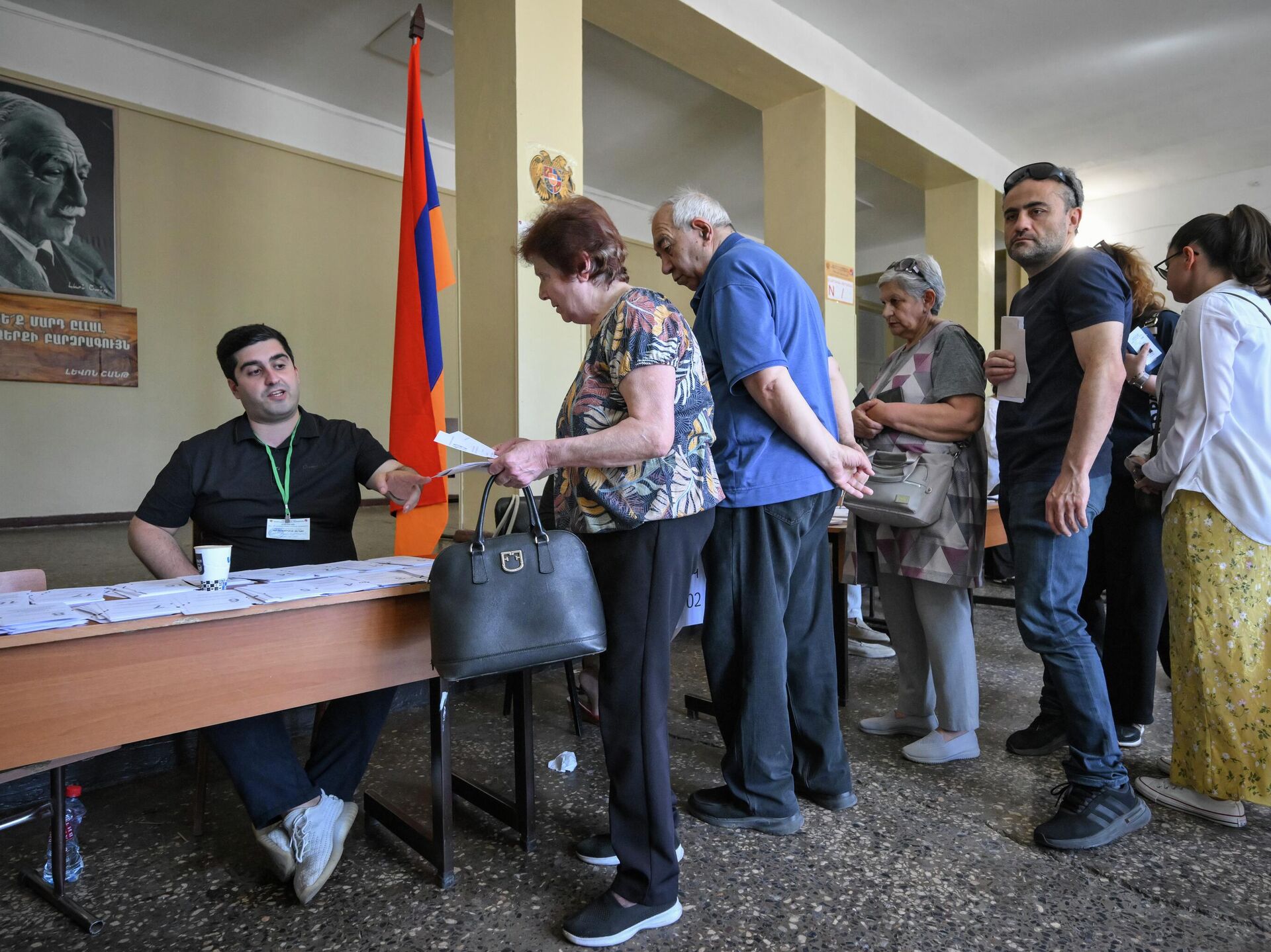 Հայաստանի ընտրություններ. Կենտրոնական ընտրական հանձնաժողովի նախնական տվյալները ցույց են տալիս, որ իշխող կուսակցությունը առաջատարն է
