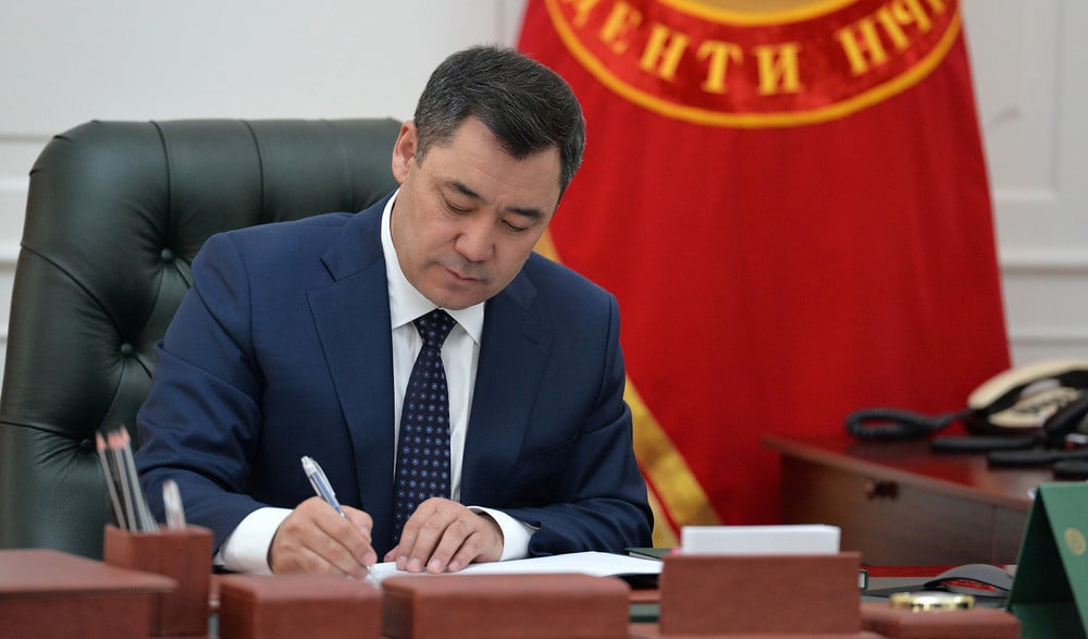 Coridor verde pentru contravenienți: Sadyr Japarov a scutit migranții străini de amenzi la părăsirea Kârgâzstanului