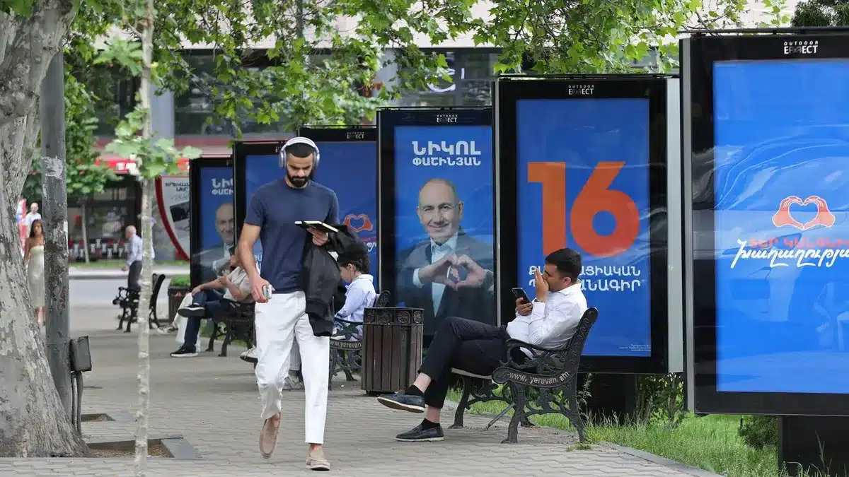 Ինչպես են թվային ահաբեկչությունը, կեղծ լուրերը և «ծիրանի շանտաժը» խաթարում Հայաստանի ընտրությունները