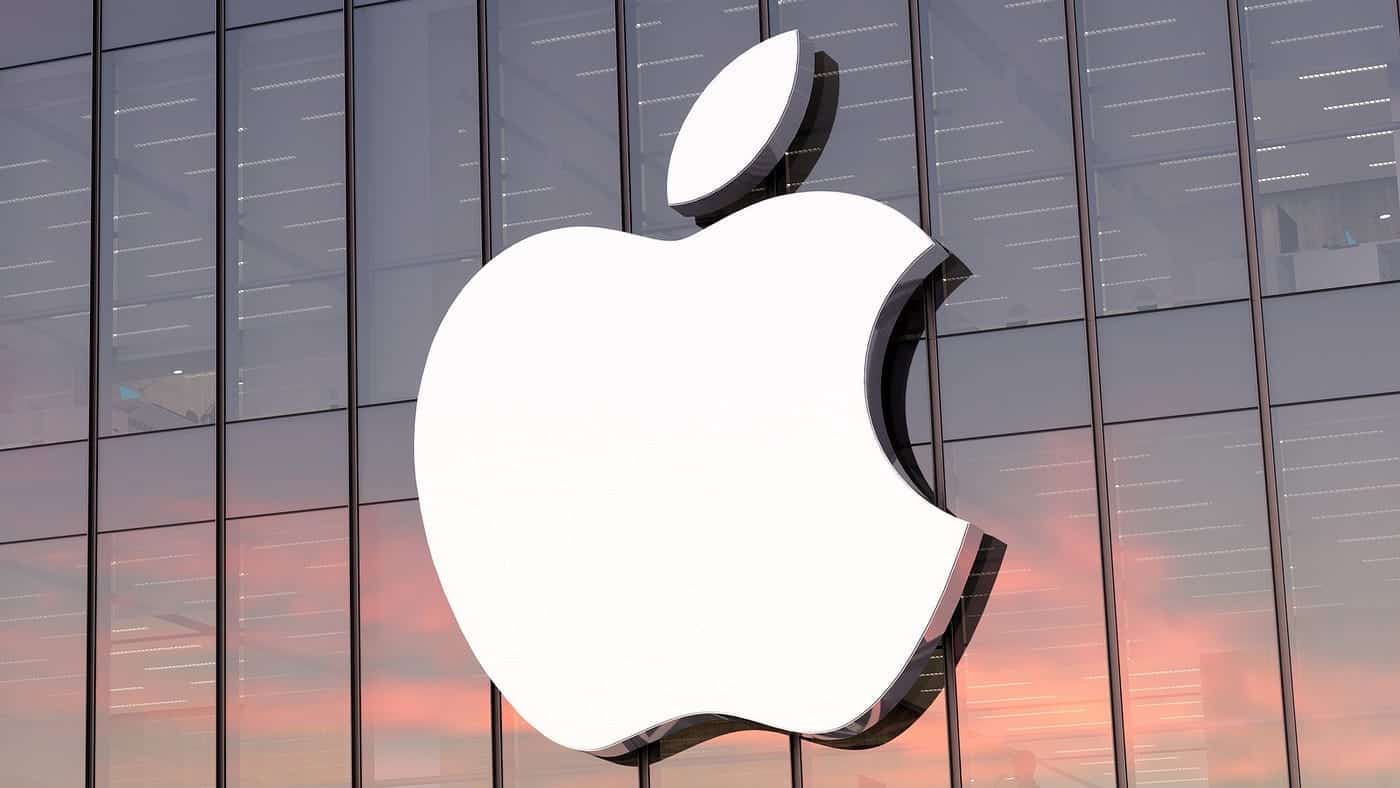 Înfruntarea Titanilor pe Wall Street: Apple depășește Nvidia pentru a-și revendica titlul de cea mai valoroasă companie din lume