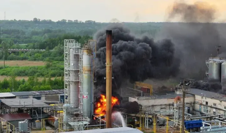 Вслед за Омском и Нижним Новгородом: Саратовский НПЗ полностью прекратил переработку нефти после удара беспилотников
