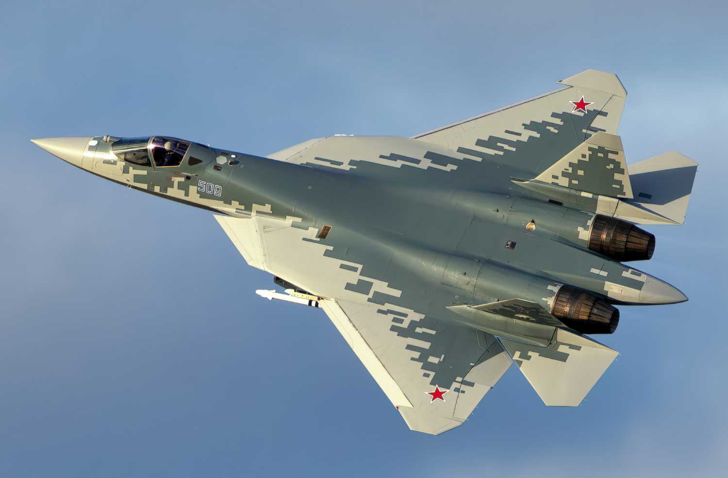 Мәскеу облысында Су-57 жойғыш ұшағы апатқа ұшырады: ұшқыш ұшақты тұрғын үйлерден алыстатып, аман қалды