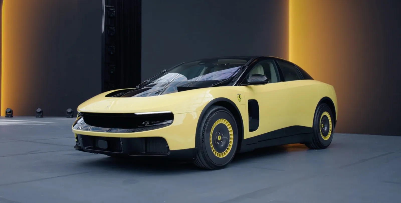Электрический суперкар Luce от Ferrari и Джони Айва досрочно выполнил годовой план продаж
