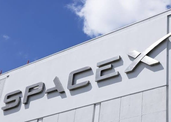 Первый отчет SpaceX после IPO: рекордный рост выручки и падение акций