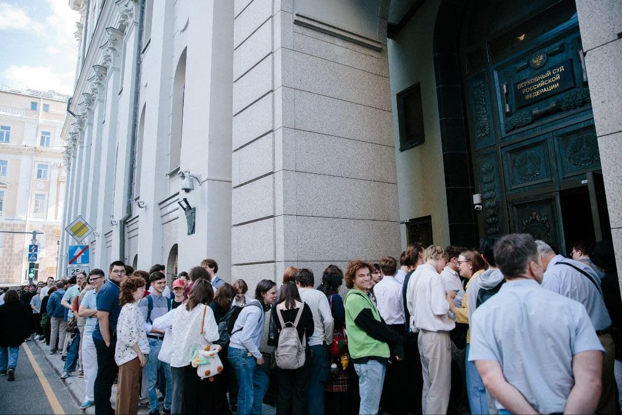 Жоғарғы Сот маңында рекордтық тұтқындау: Қауіпсіздік күштері 55 Яблоко жақтаушысын ұстады