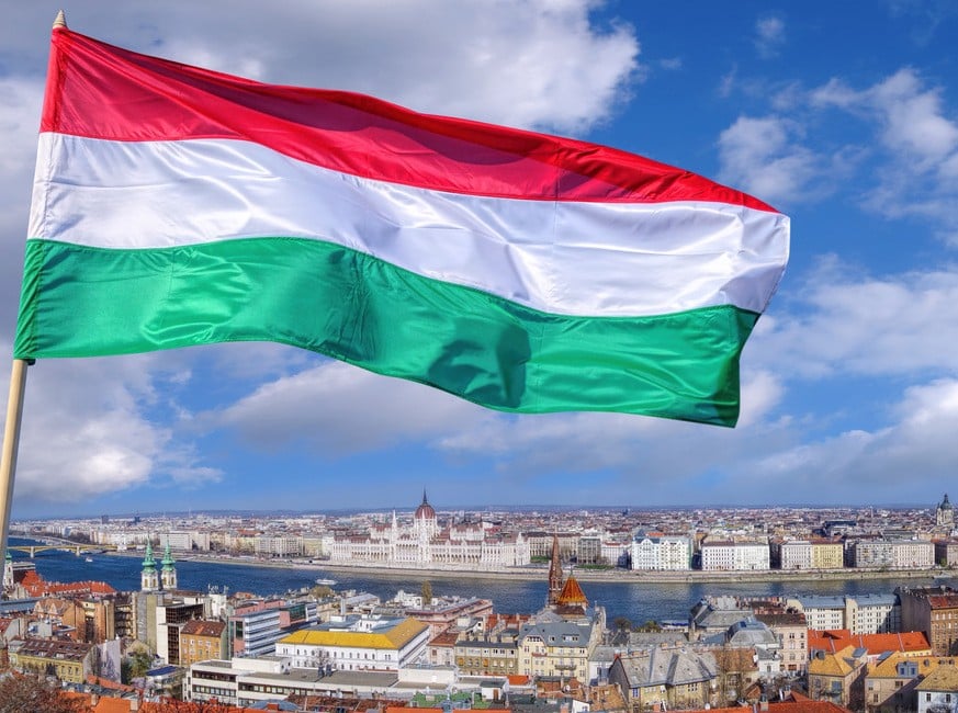 Будапешттегі дәуірдің өзгеруі: Венгрия Ресейді Еуропа мен әлемге қауіп төндіретіні туралы ресми түрде мойындады
